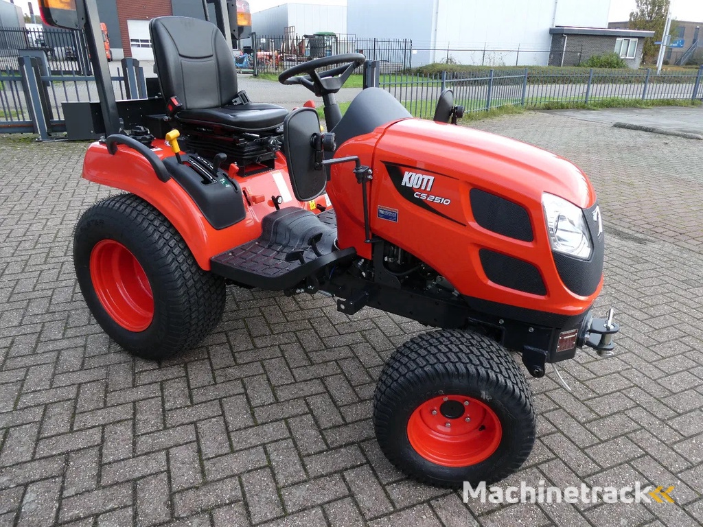 Kioti CS2510 4wd HST / 00001 Draaiuren / Hoge Gazonwielen