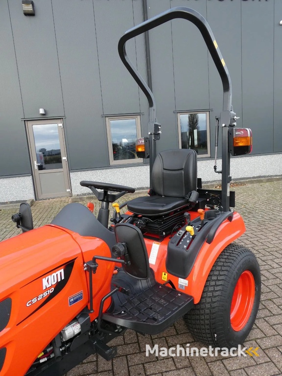 Kioti CS2510 4wd HST / 00001 Draaiuren / Hoge Gazonwielen