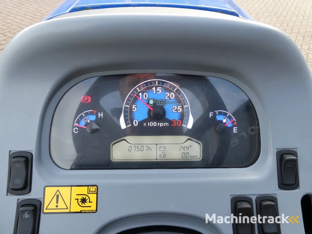 New Holland Boomer 35 4wd HST / 00750 Draaiuren / Automaat