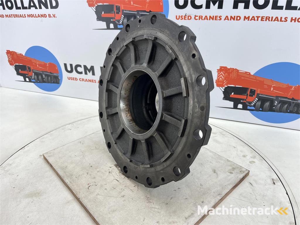 Krupp KMK 3045 Megatrak wheel hub