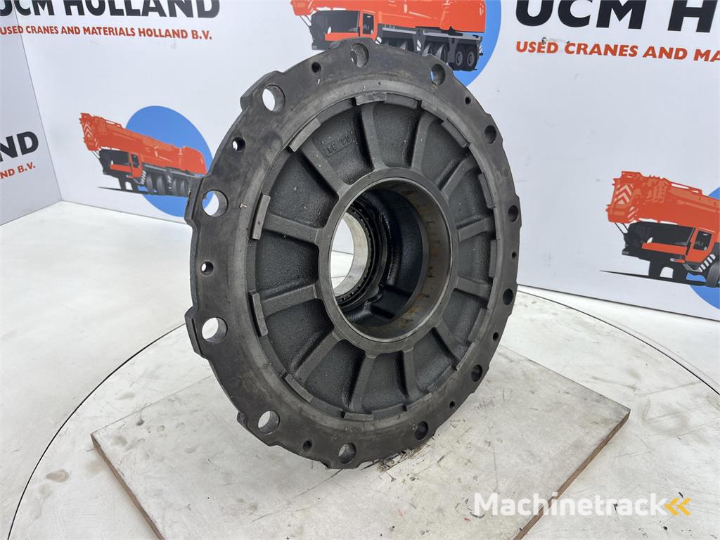 Krupp KMK 3045 Megatrak wheel hub