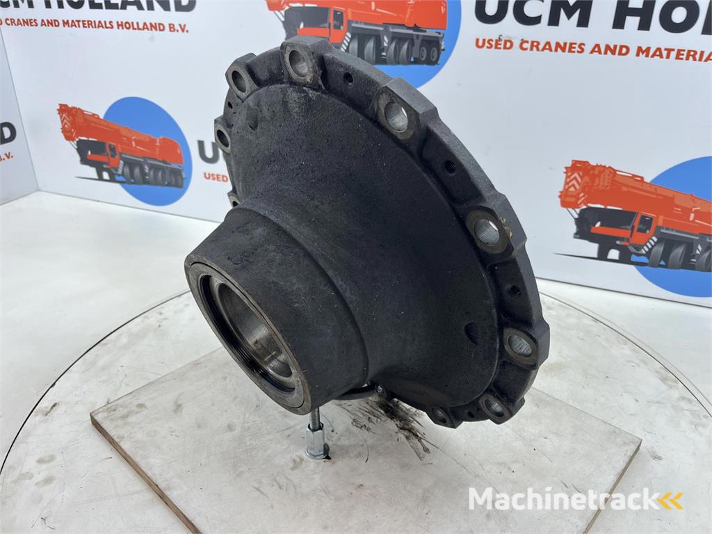 Krupp KMK 3045 Megatrak wheel hub