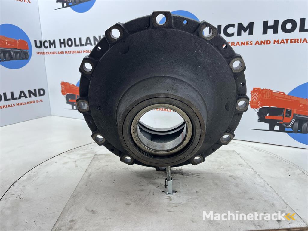 Krupp KMK 3045 Megatrak wheel hub