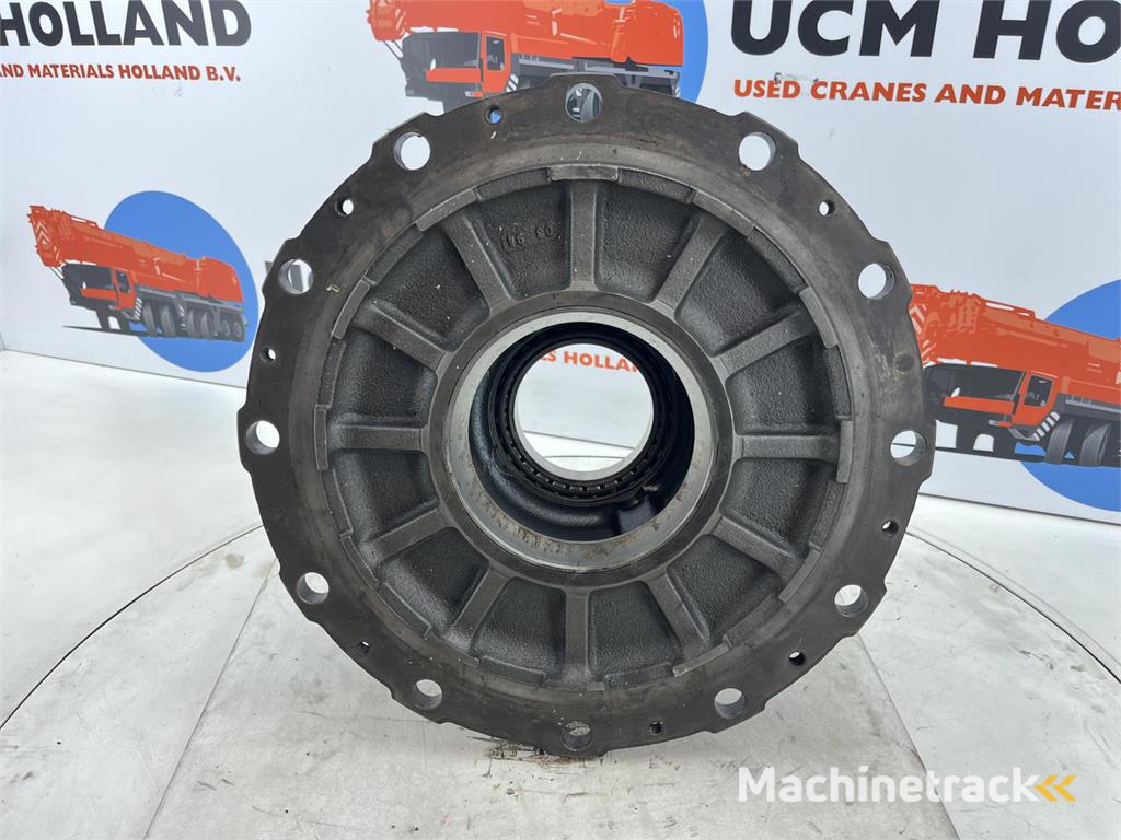 Krupp KMK 3045 Megatrak wheel hub