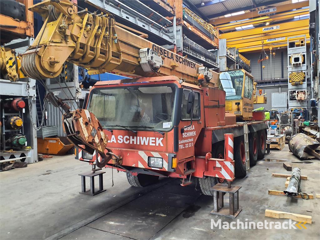 Liebherr LTM 1050