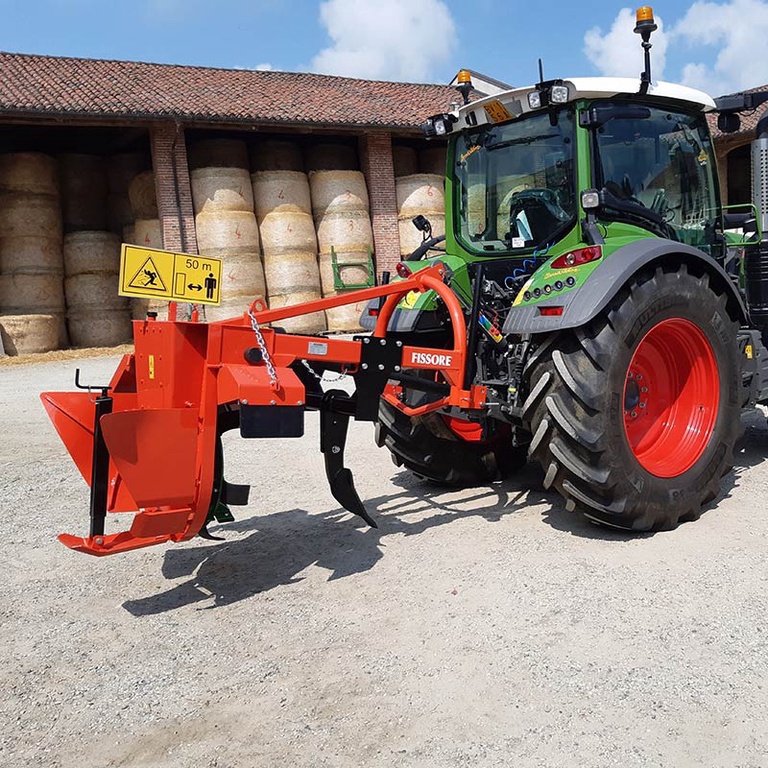 Greppelfrees meerdere modellen merk FISSORE achter en zijkant trekker