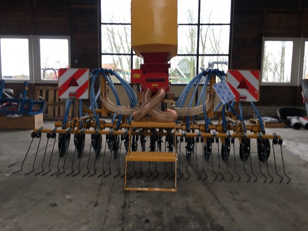 ALPEGO / TECHNIEK zaaimachine elementen 32 voor de torenverdeler en 24 zaaielementen