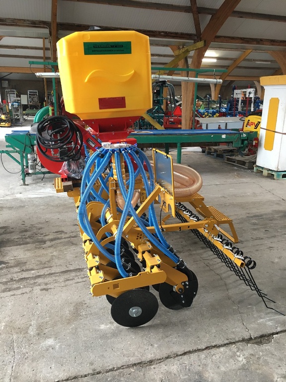 ALPEGO / TECHNIEK zaaimachine elementen 32 voor de torenverdeler en 24 zaaielementen