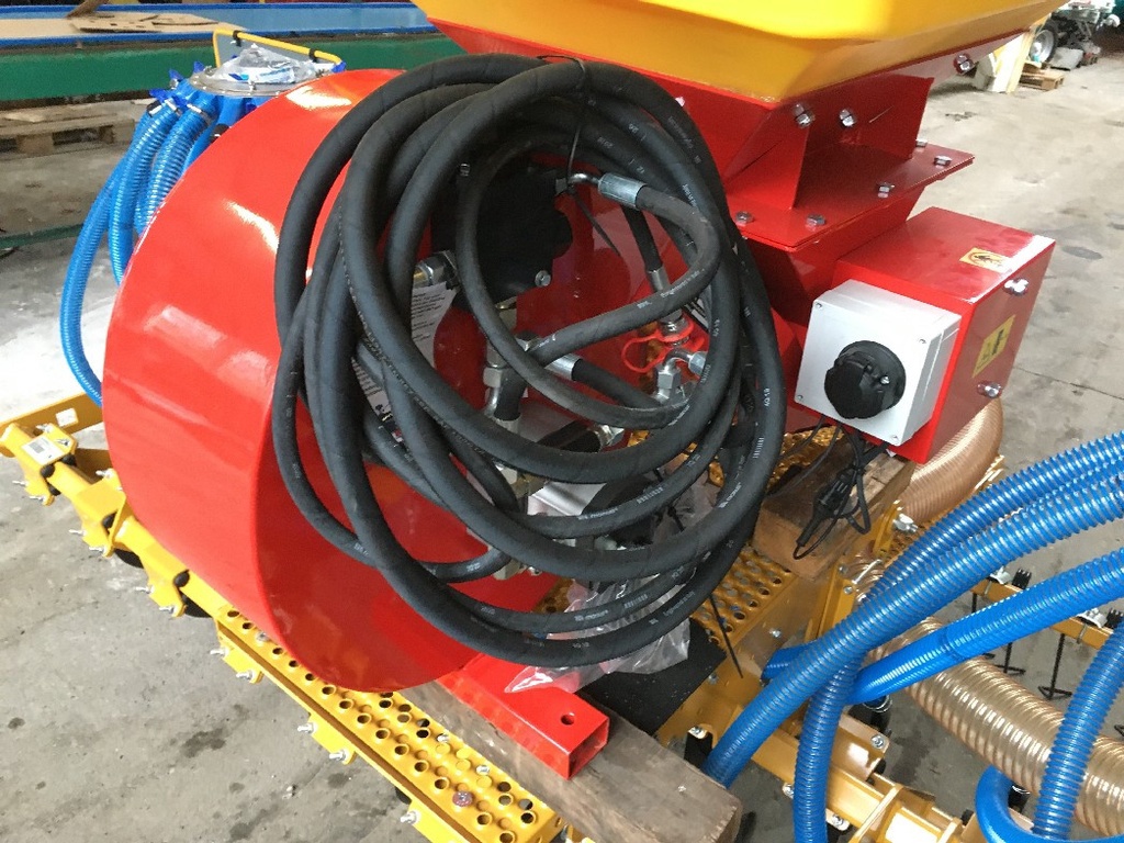 ALPEGO / TECHNIEK zaaimachine elementen 32 voor de torenverdeler en 24 zaaielementen