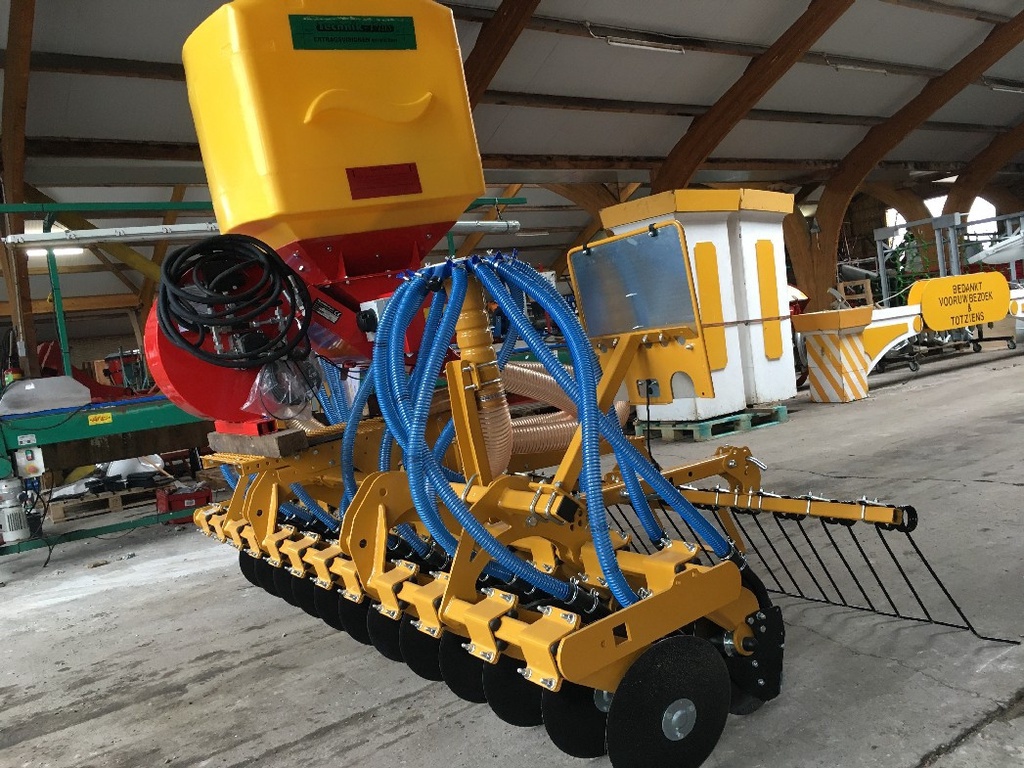 ALPEGO / TECHNIEK zaaimachine elementen 32 voor de torenverdeler en 24 zaaielementen