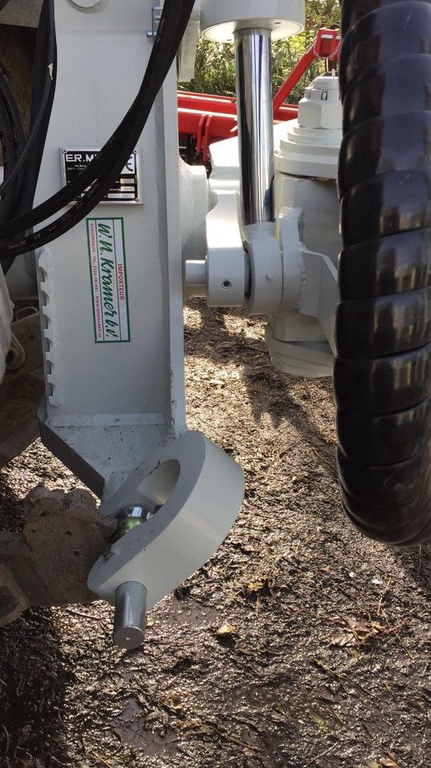 Kramer ERMO KLEIPLOEG 5 + 1 on land in de veur