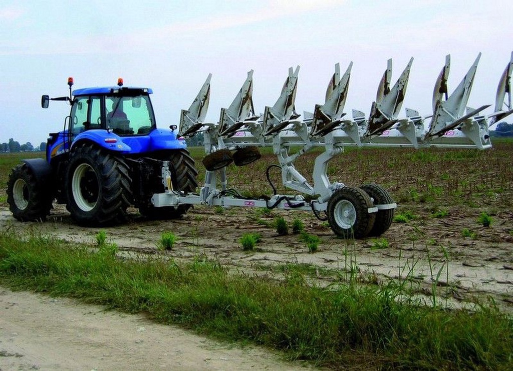 Kramer ERMO KLEIPLOEG 5 + 1 on land in de veur