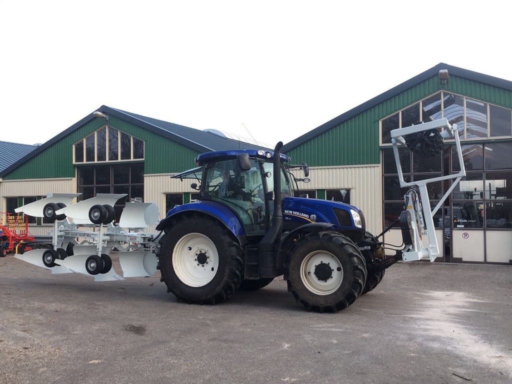 Kramer ERMO KLEIPLOEG 5 + 1 on land in de veur