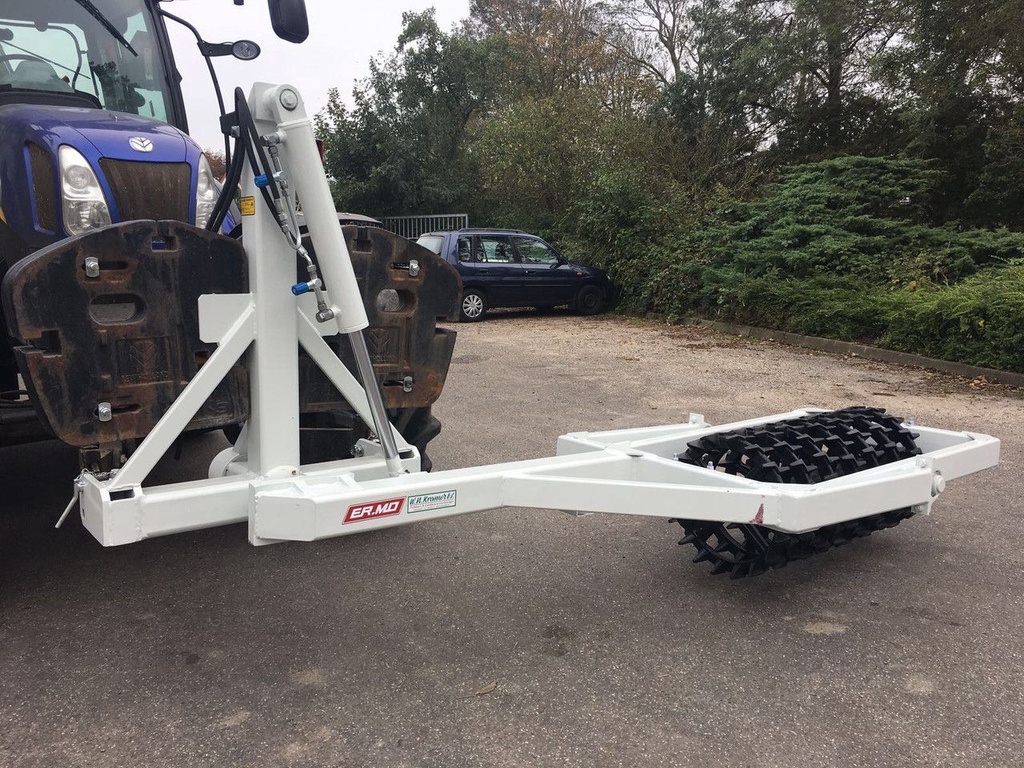 Kramer ERMO KLEIPLOEG 5 + 1 on land in de veur