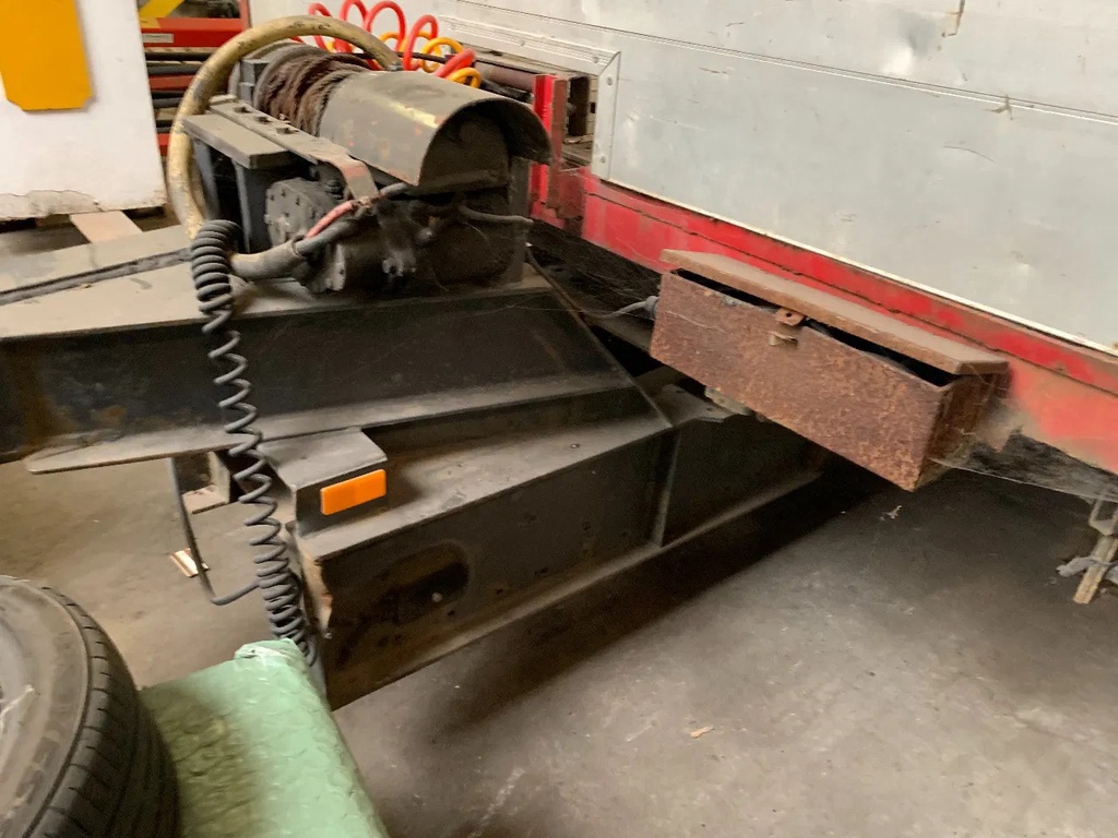 Netam-Fruehauf Aanhanger vrachtwagen met hydraulische lier