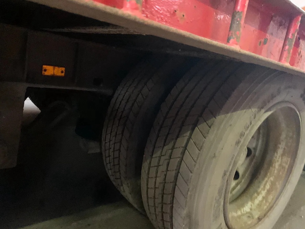 Netam-Fruehauf Aanhanger vrachtwagen met hydraulische lier