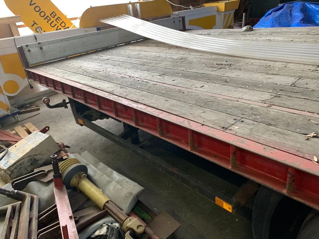 Netam-Fruehauf Aanhanger vrachtwagen met hydraulische lier