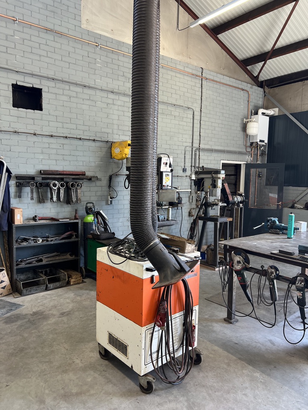 Mobiele afzuiginstallatie voor las en slijpwerkzaamheden