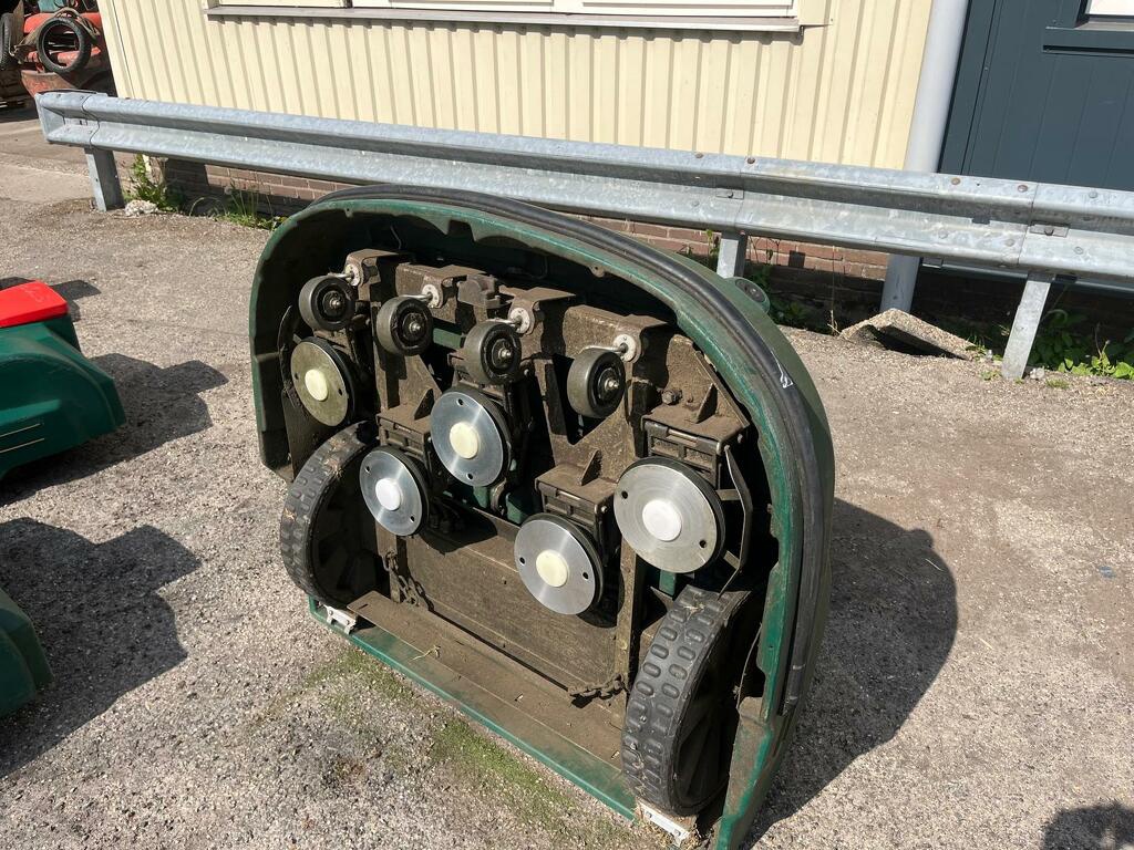 Gebruikte BELROBOTICS robotmaaiers met laadstation - USED BELROBOTICS - export - 20 ha