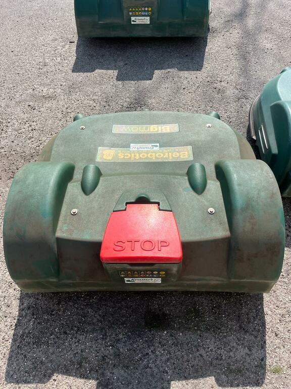 Gebruikte BELROBOTICS robotmaaiers met laadstation - USED BELROBOTICS - export - 20 ha