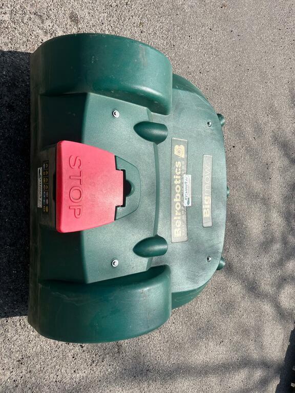 Gebruikte BELROBOTICS robotmaaiers met laadstation - USED BELROBOTICS - export - 20 ha