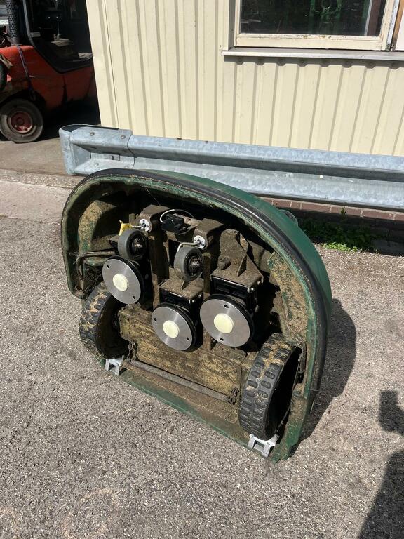 Gebruikte BELROBOTICS robotmaaiers met laadstation - USED BELROBOTICS - export - 20 ha