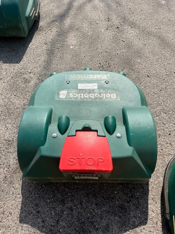 Gebruikte BELROBOTICS robotmaaiers met laadstation - USED BELROBOTICS - export - 20 ha