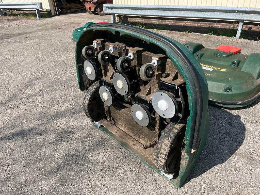 Gebruikte BELROBOTICS robotmaaiers met laadstation - USED BELROBOTICS - export - 20 ha
