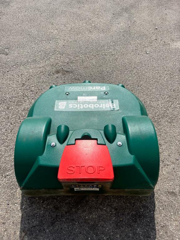 Gebruikte BELROBOTICS robotmaaiers met laadstation - USED BELROBOTICS - export - 20 ha