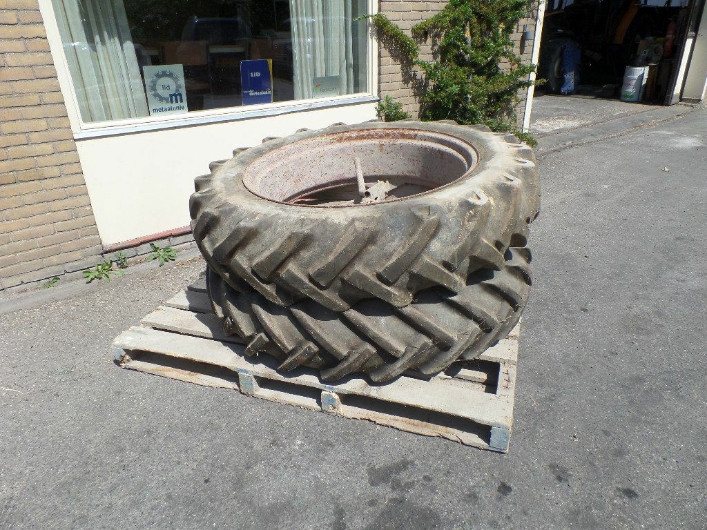 Banden Dubbel lucht 12.4/11-36