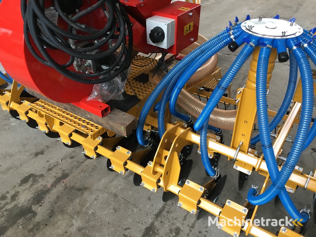 ALPEGO / TECHNIEK zaaimachine elementen 32 voor de torenverdeler en 24 zaaielementen