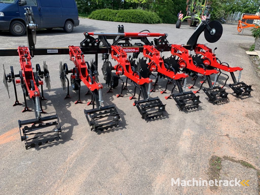 KRAMER MINOS rijen schoffel 4.5 meter hydraulisch opklapbaar