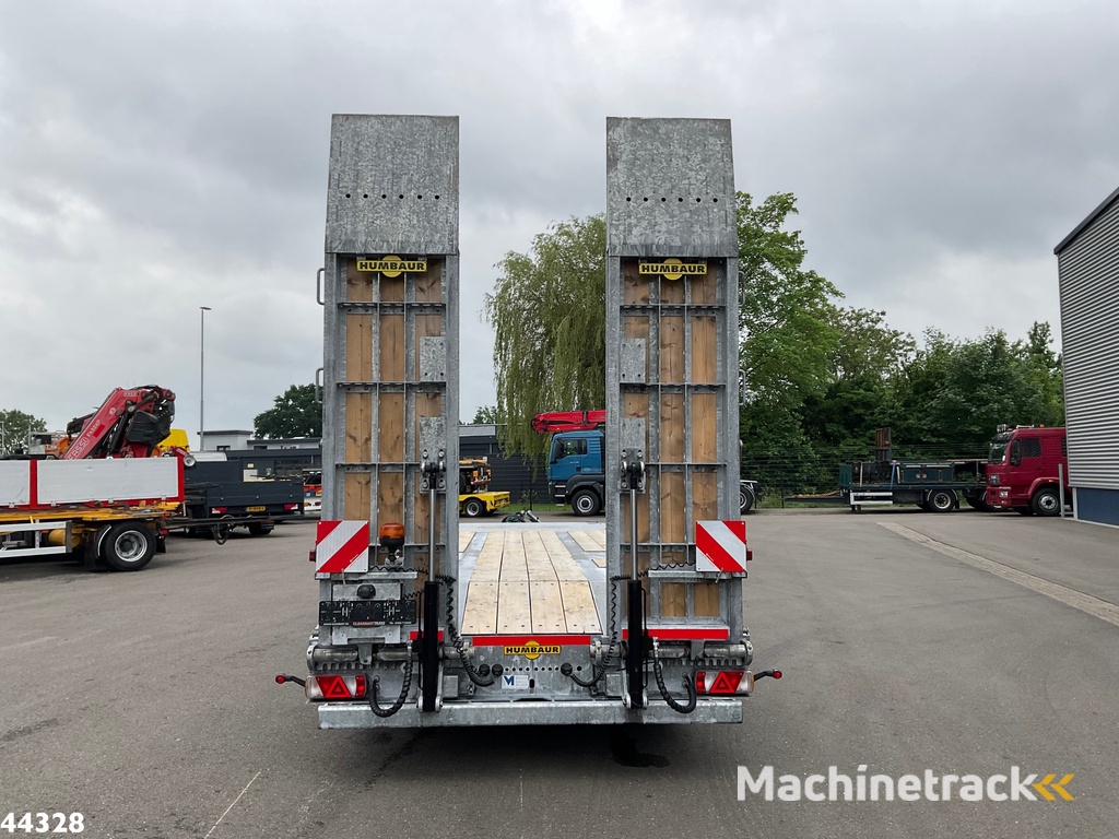 Humbaur 3-assige aanhangwagen met oprijrampen