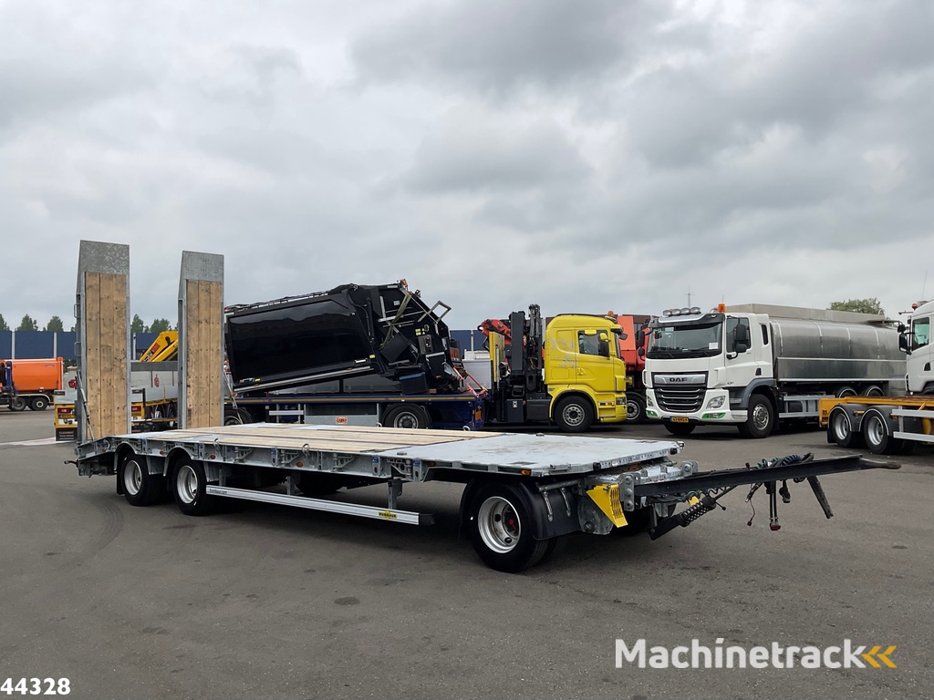 Humbaur 3-assige aanhangwagen met oprijrampen