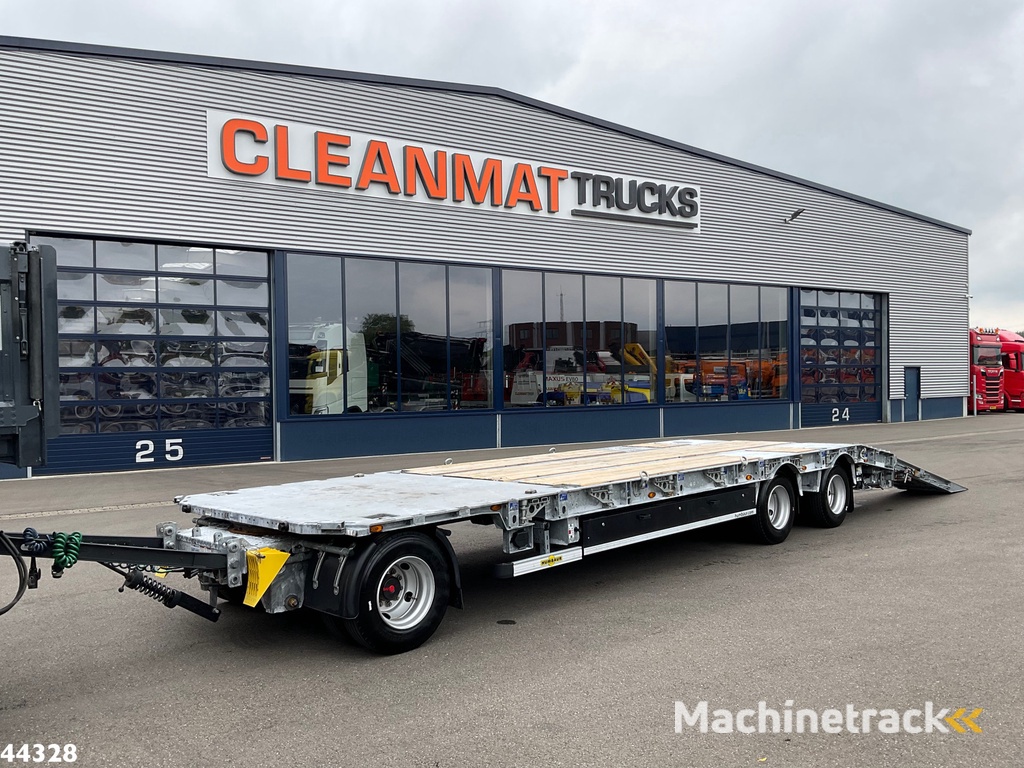 Humbaur 3-assige aanhangwagen met oprijrampen