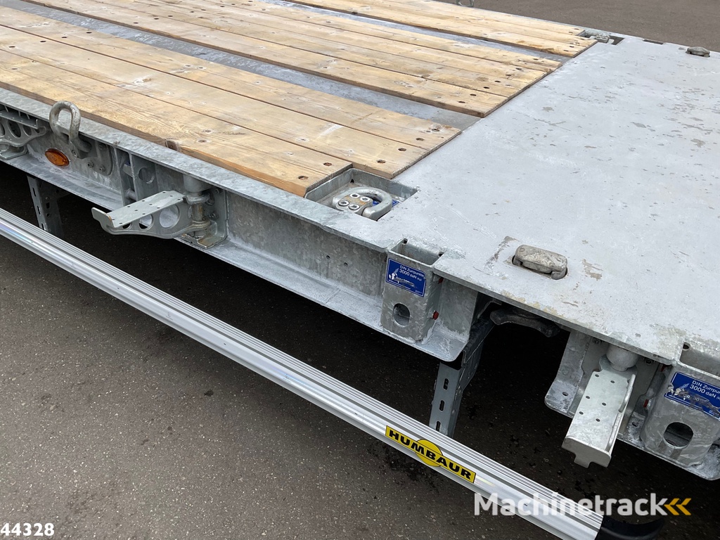 Humbaur 3-assige aanhangwagen met oprijrampen