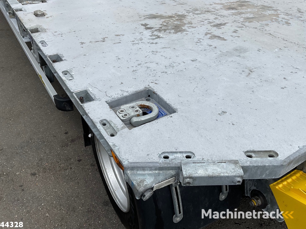 Humbaur 3-assige aanhangwagen met oprijrampen