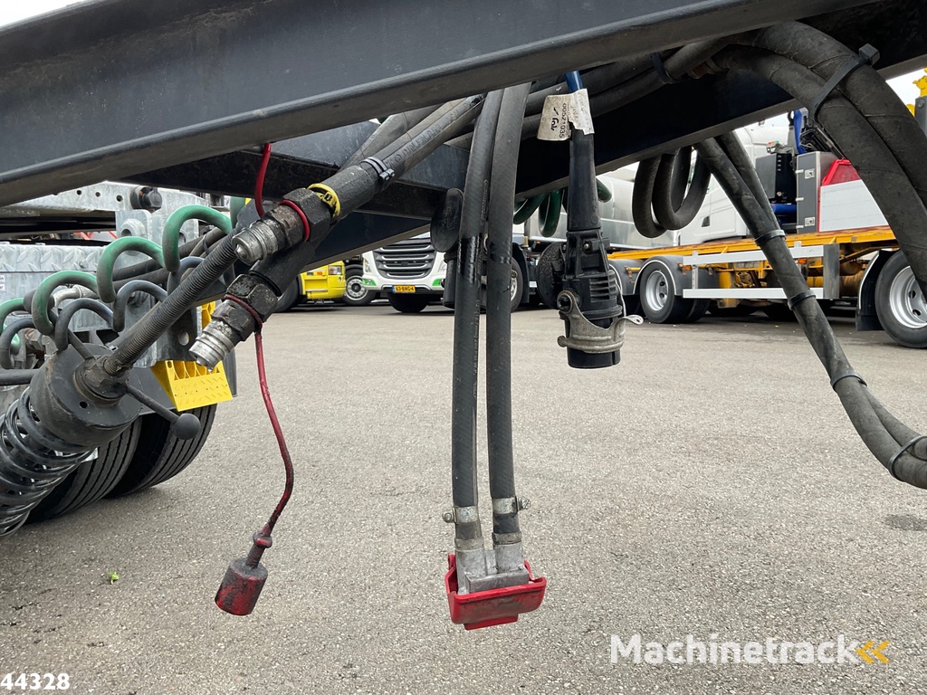 Humbaur 3-assige aanhangwagen met oprijrampen