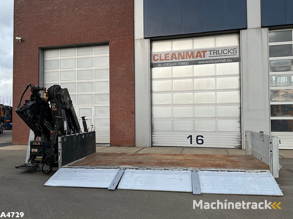 Laadplateau met Hiab 28 Tonmeter laadkraan