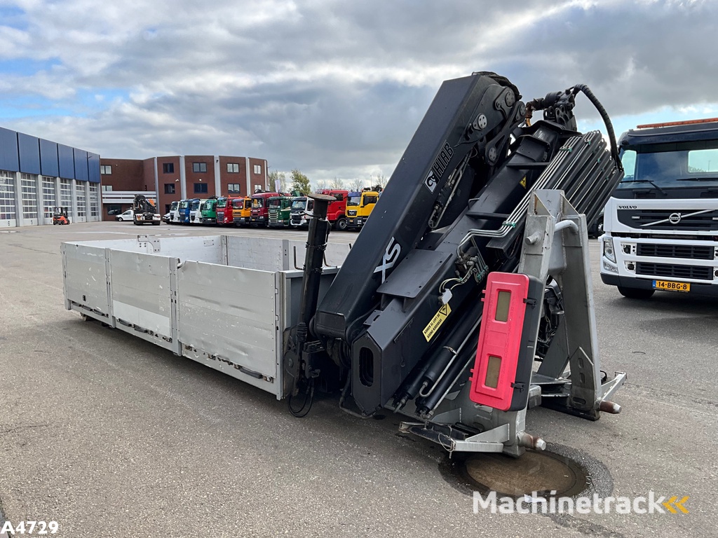 Laadplateau met Hiab 28 Tonmeter laadkraan