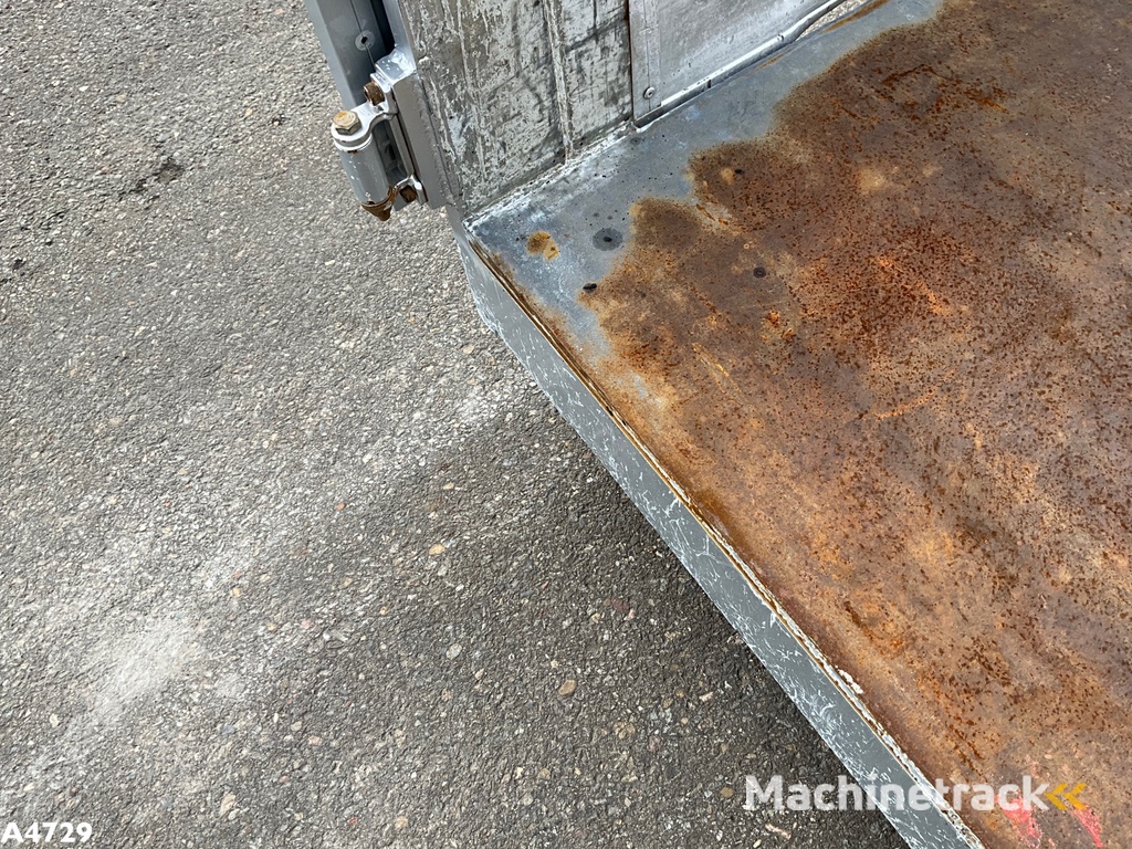 Laadplateau met Hiab 28 Tonmeter laadkraan