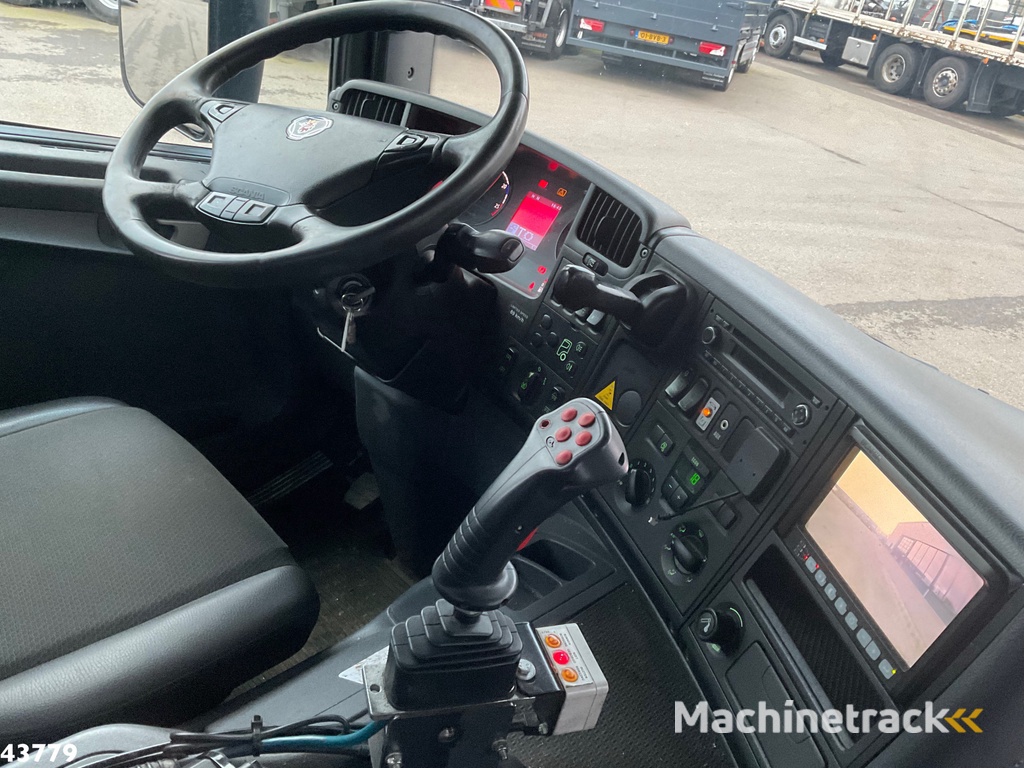 Scania P 360 8x2 Hiab 21 Tonmeter laadkraan
