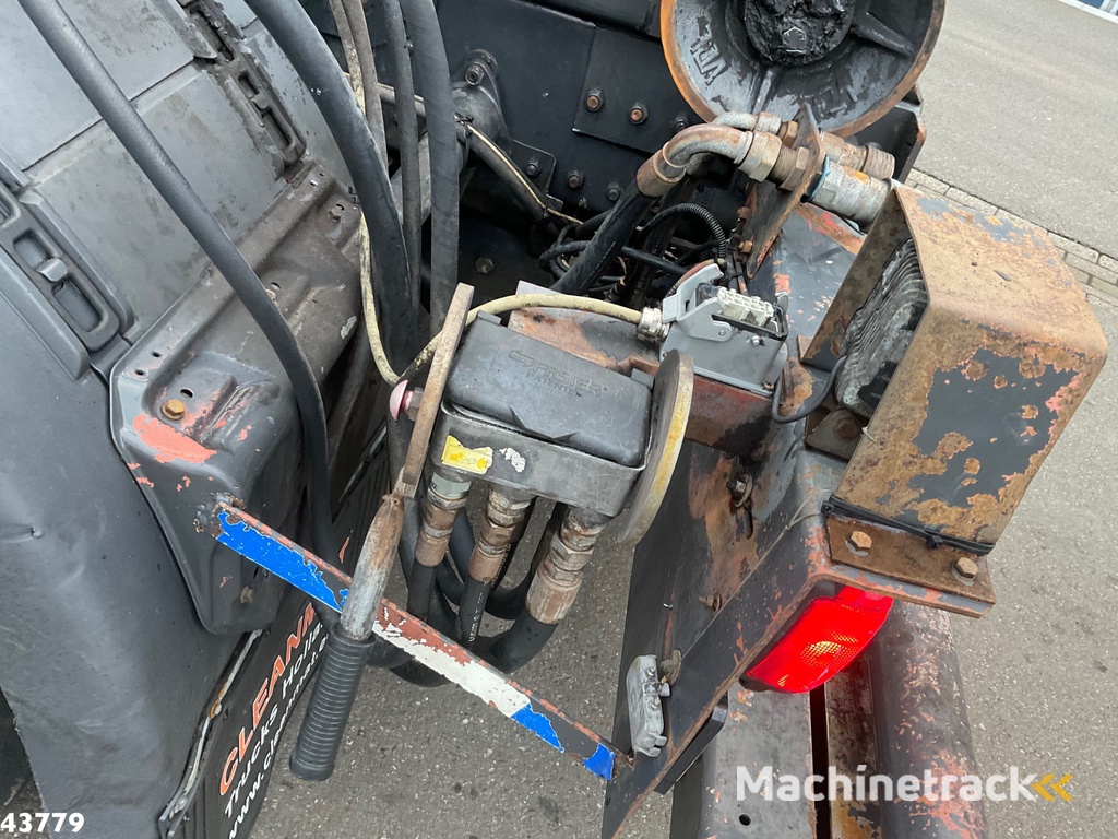 Scania P 360 8x2 Hiab 21 Tonmeter laadkraan