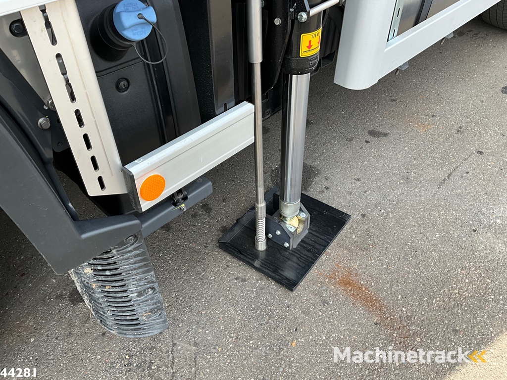 DAF FAN XD 340 Euro 6 Hiab 23 Tonmeter laadkraan