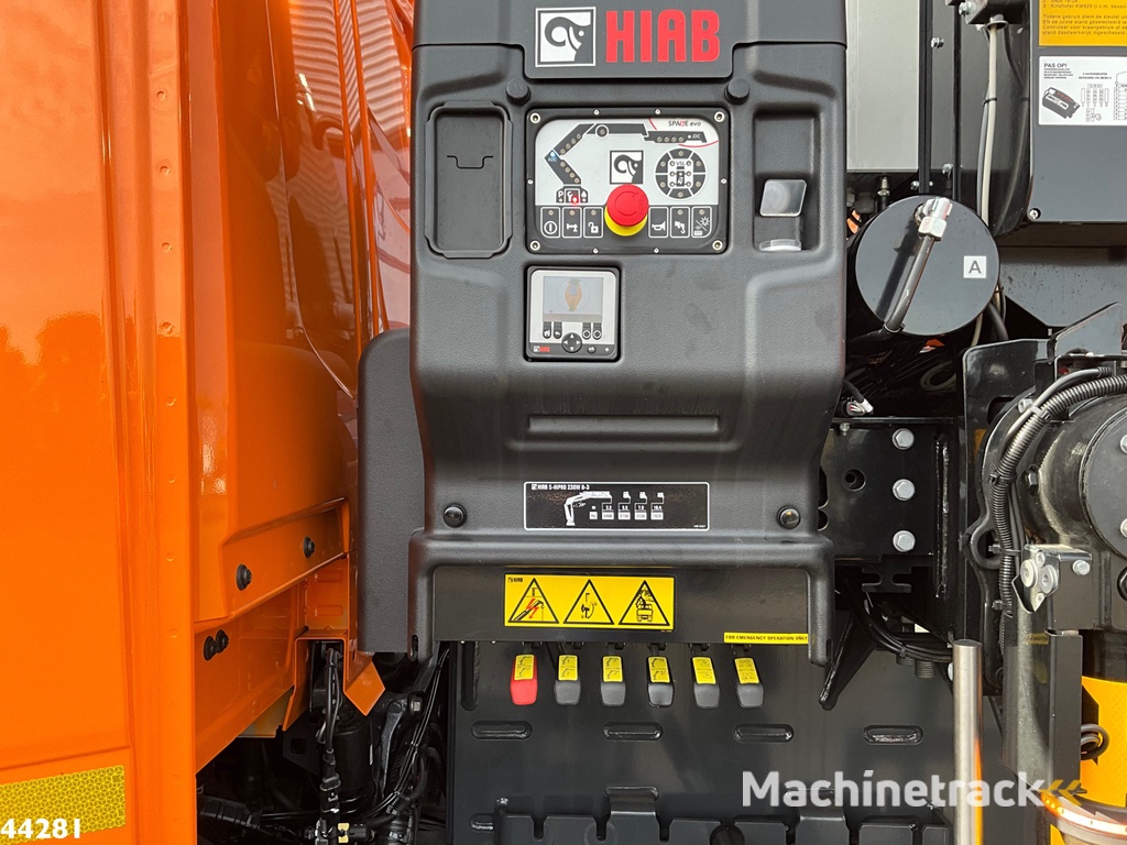 DAF FAN XD 340 Euro 6 Hiab 23 Tonmeter laadkraan