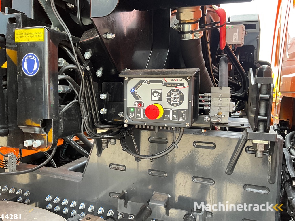 DAF FAN XD 340 Euro 6 Hiab 23 Tonmeter laadkraan