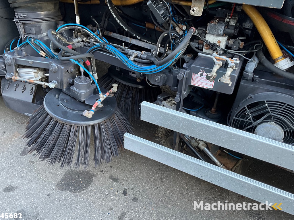 Man TGS 18.320 Manual Gearbox Brock Wegdekreinger links en rechtsvegend!