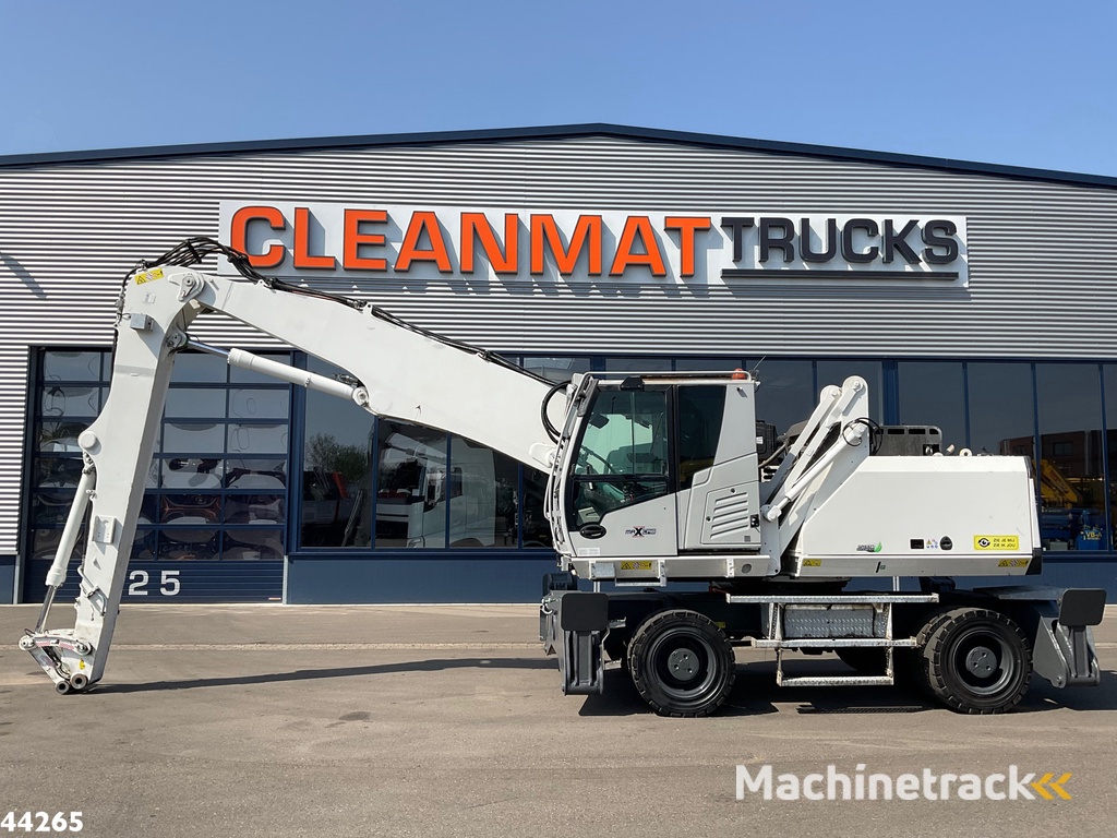 SENNEBOGEN 821 E Material Handling Machine