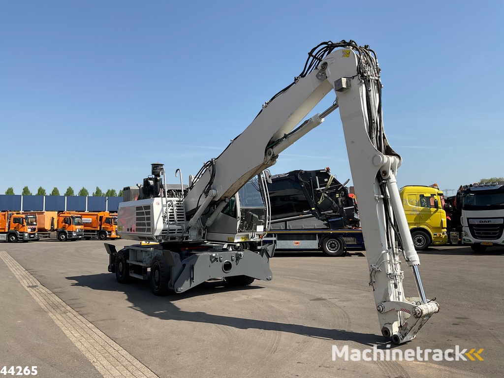 SENNEBOGEN 821 E Material Handling Machine