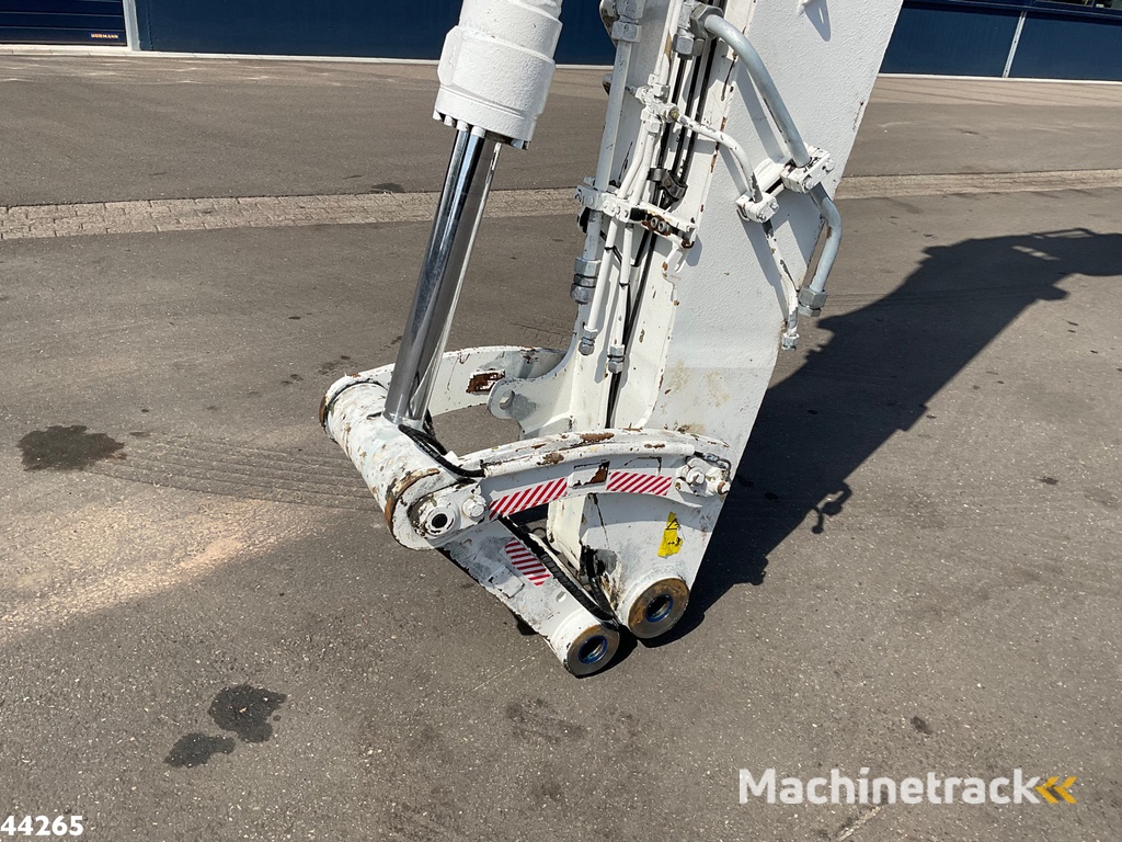 SENNEBOGEN 821 E Material Handling Machine